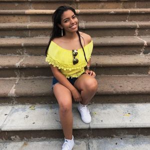 Meet your Posher, Moraima enid